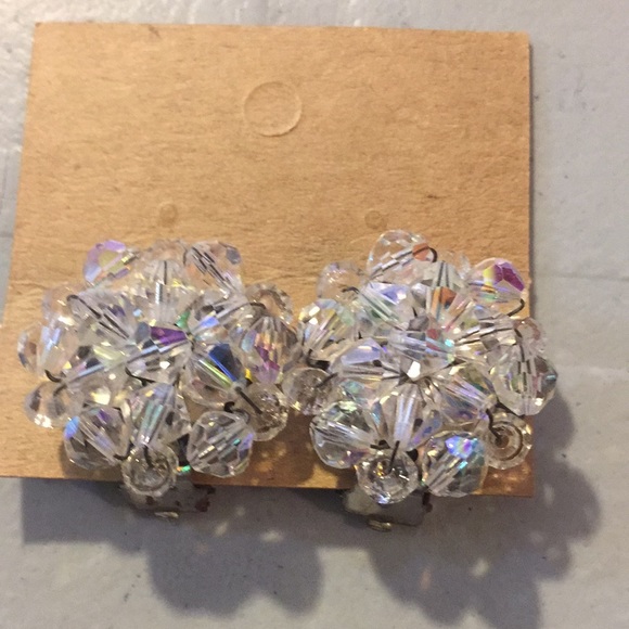 Gorgeous vintage aurora borealis earrings, clip